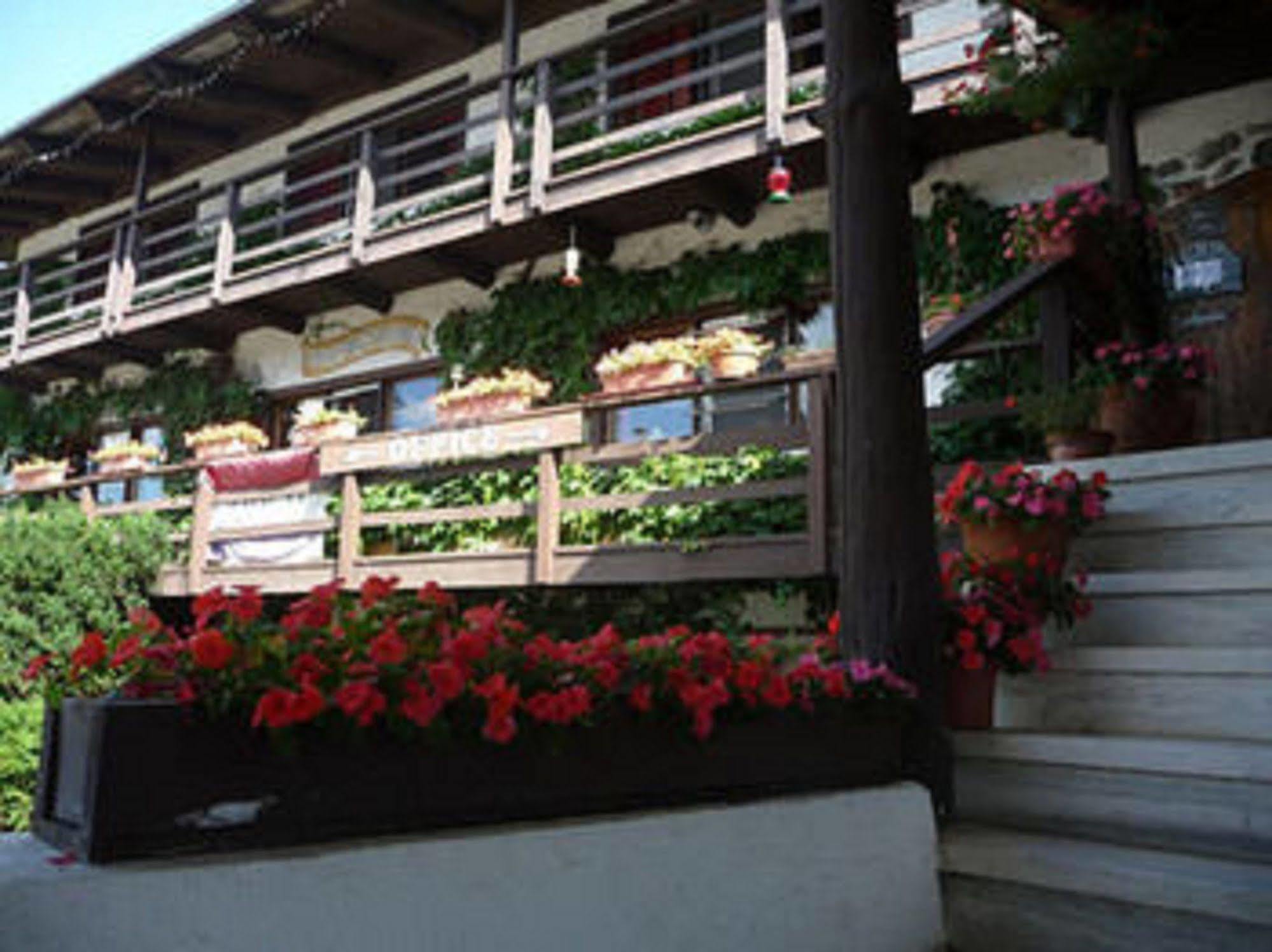 Dalems Chalet Villa Brattleboro Exterior photo